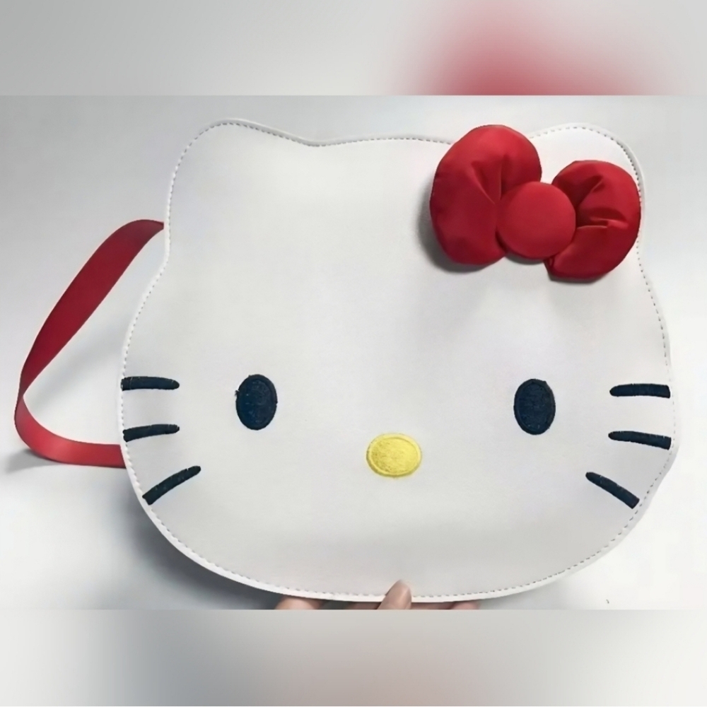 Hello Kitty White Crossbody Bag with Red Bow and Strap - Picture 3 of 9